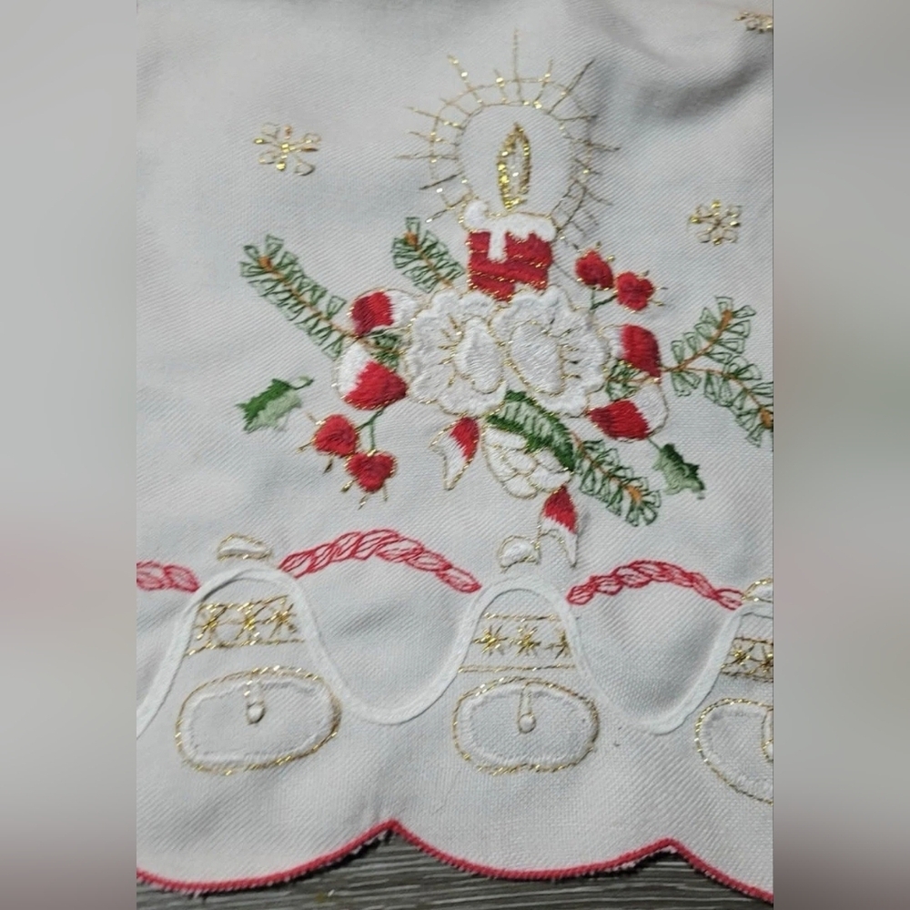 Vintage Embroidered Christmas table mat placemat tray mat candle and Holly - Picture 2 of 4